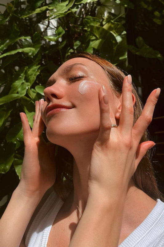 Les Masques au Collagène : Votre Secret pour une Peau Éclatante